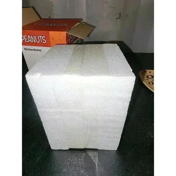 Peanut Snoopy Glitterdome - Picture 2 of 5